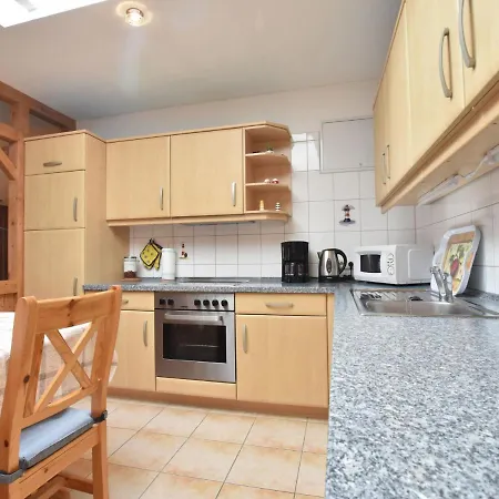 Modern In With Private Garden Apartment *